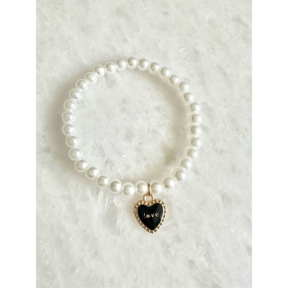 Black heart faux pearl bracelet